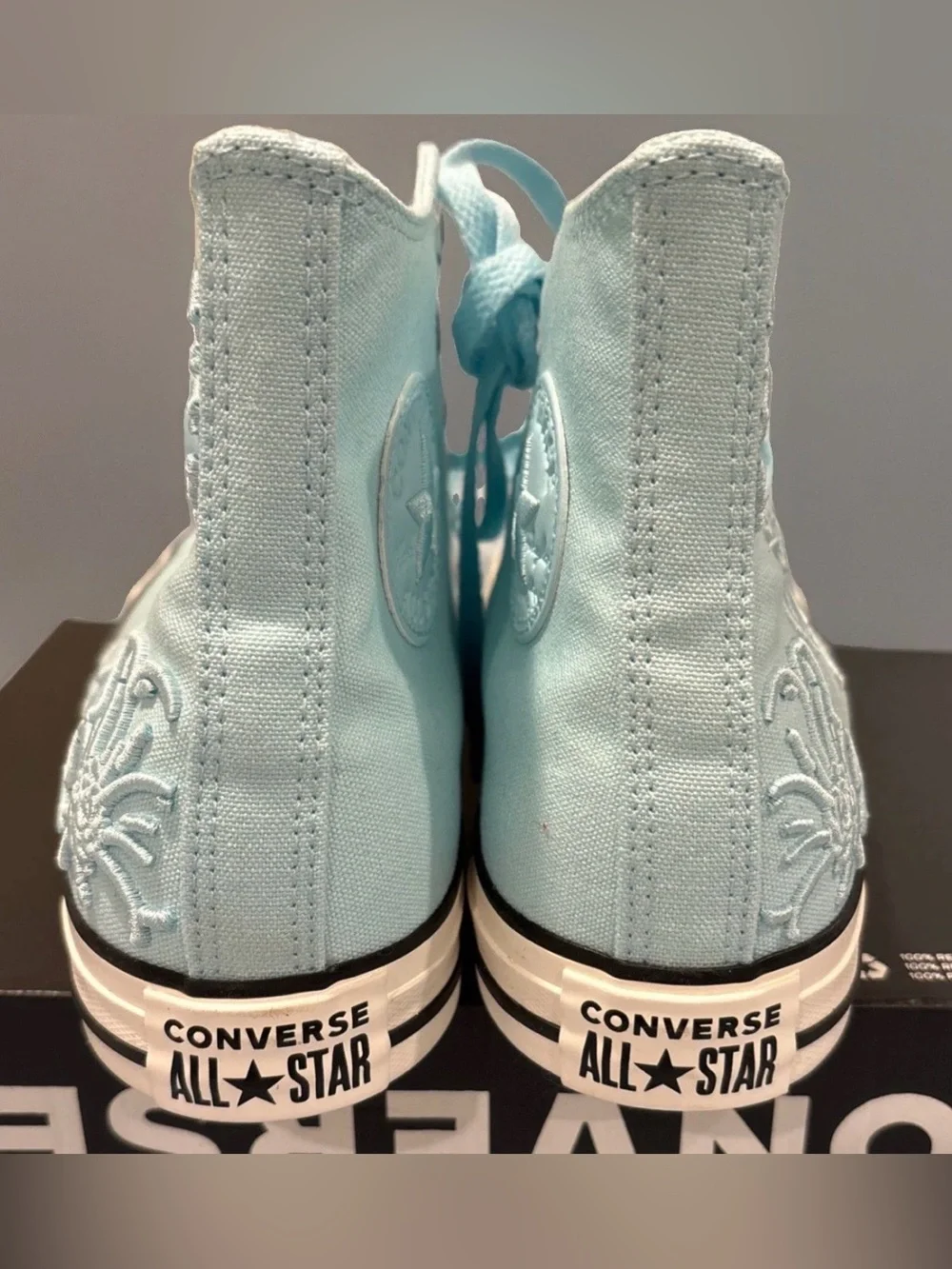 Converse Chuck Taylor All Star Embroidered Floral Hi Top Shoes A21409F Size 8.5